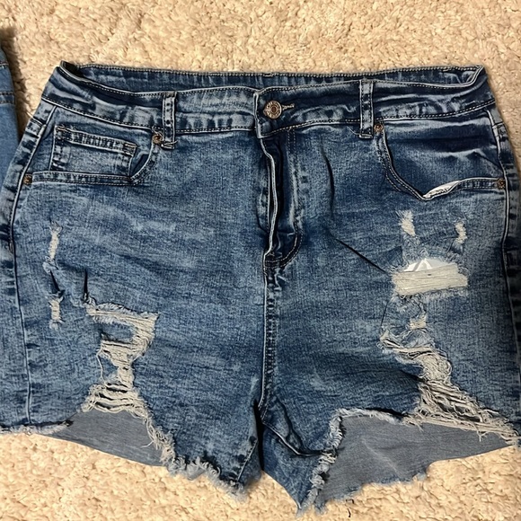3 pair of denim shorts sold together - Picture 3 of 4